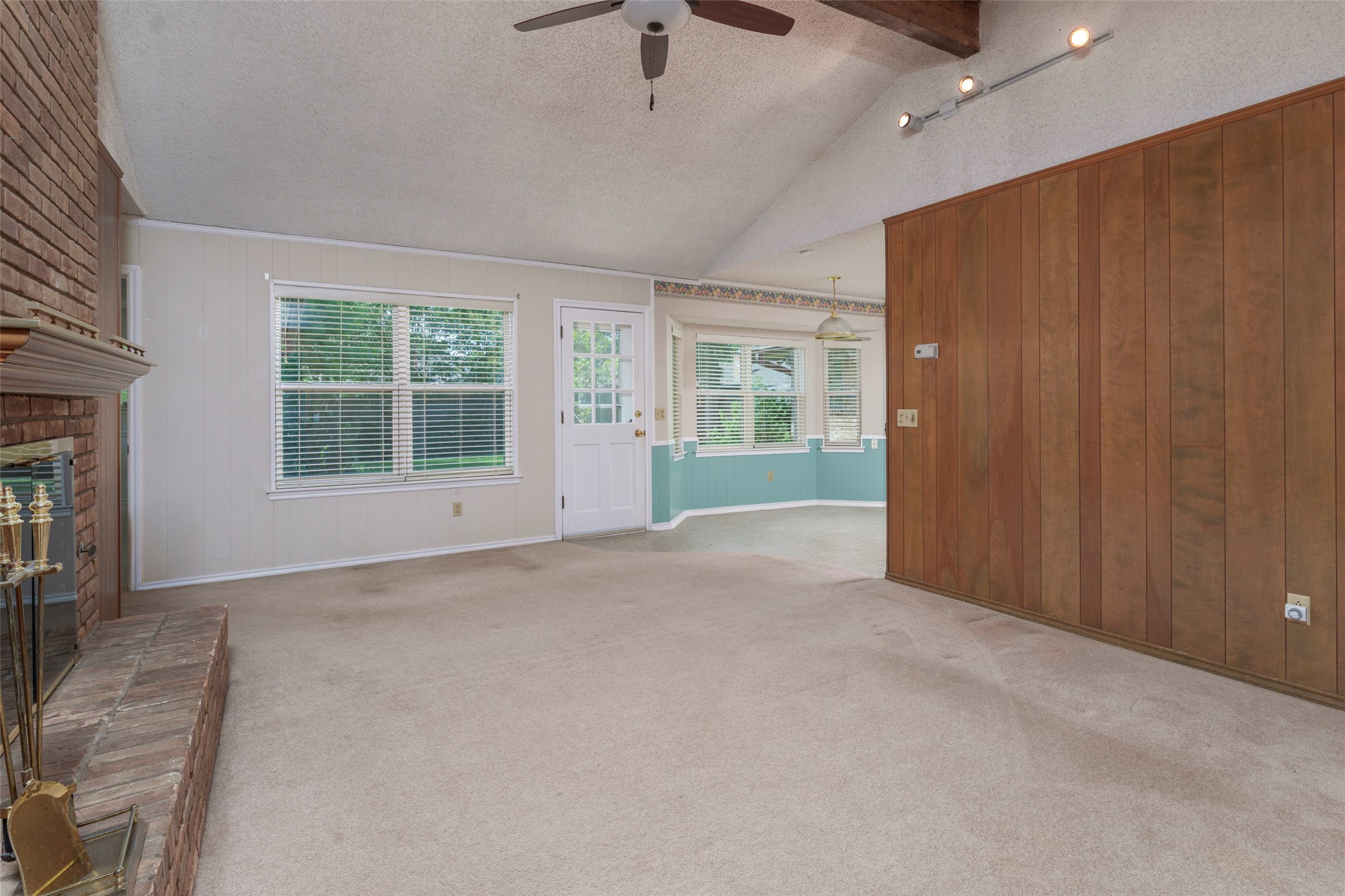 1008 Rocky Canyon Road Arlington TX 76012