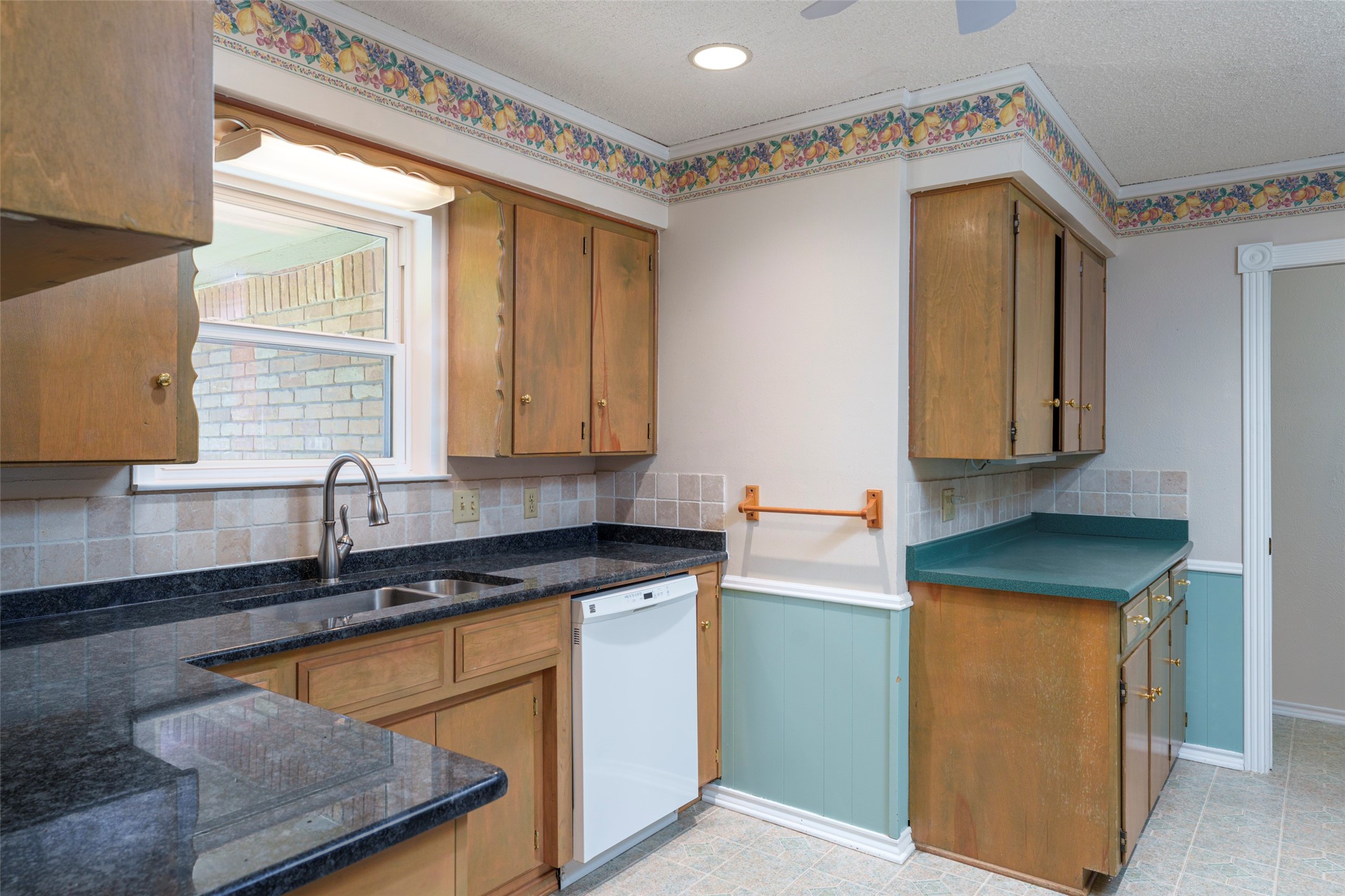 1008 Rocky Canyon Road Arlington TX 76012