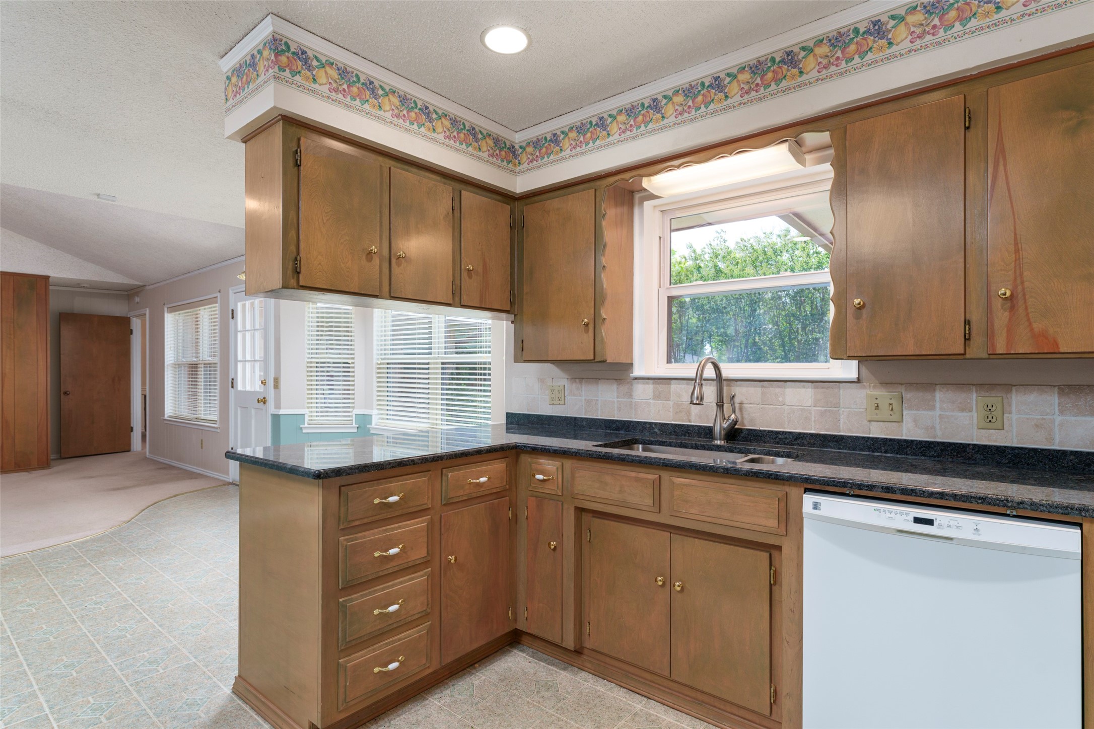 1008 Rocky Canyon Road Arlington TX 76012