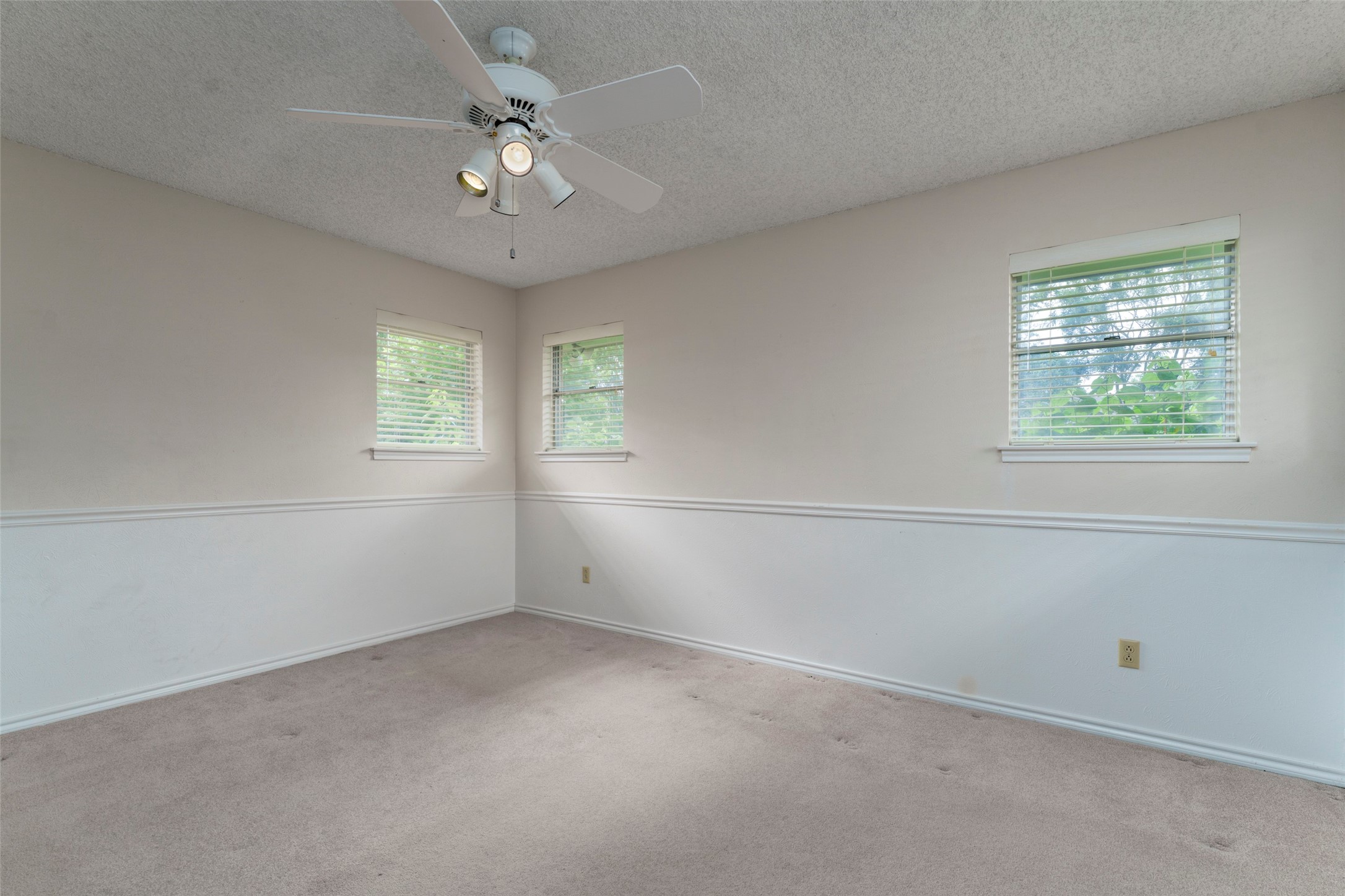 1008 Rocky Canyon Road Arlington TX 76012