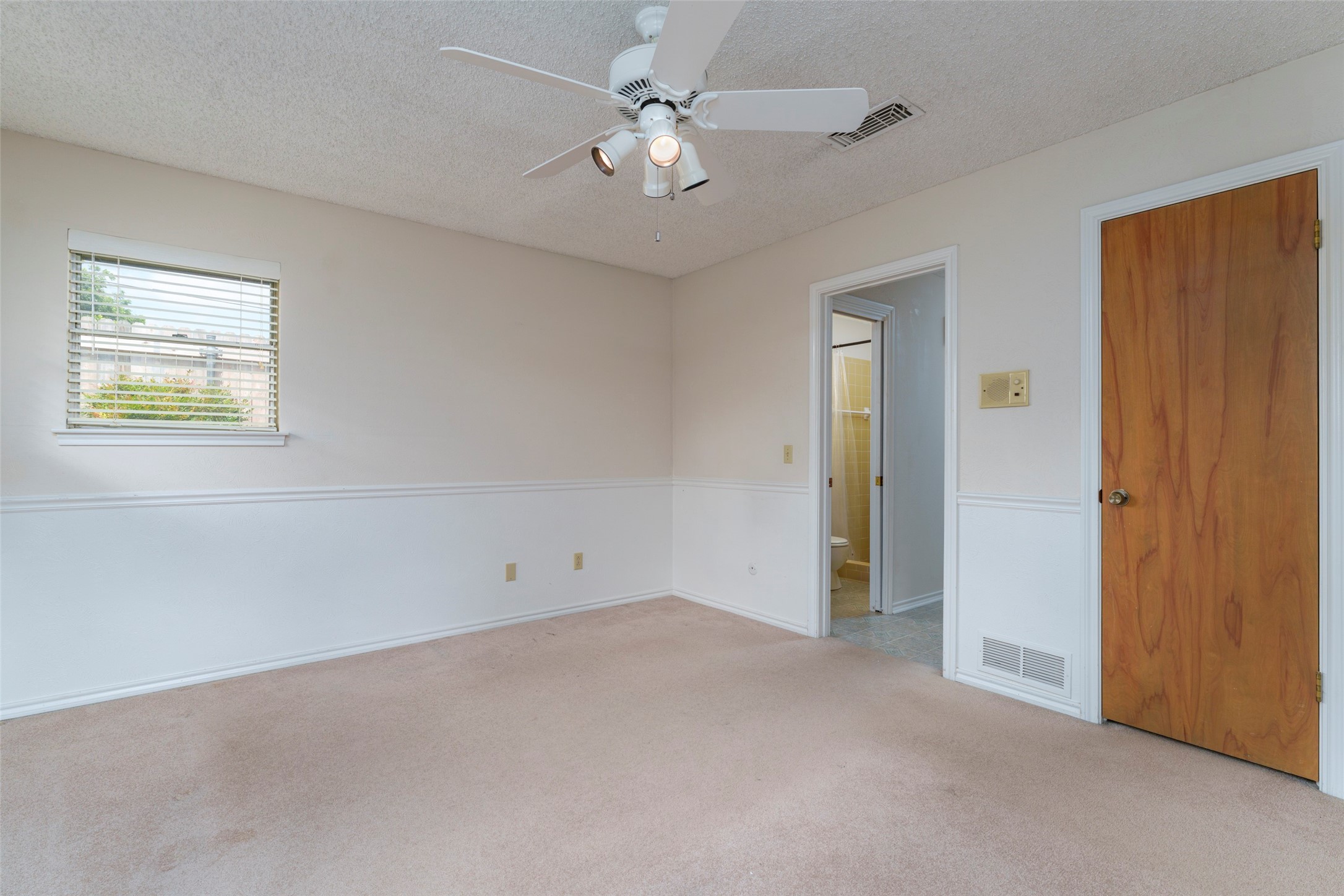 1008 Rocky Canyon Road Arlington TX 76012