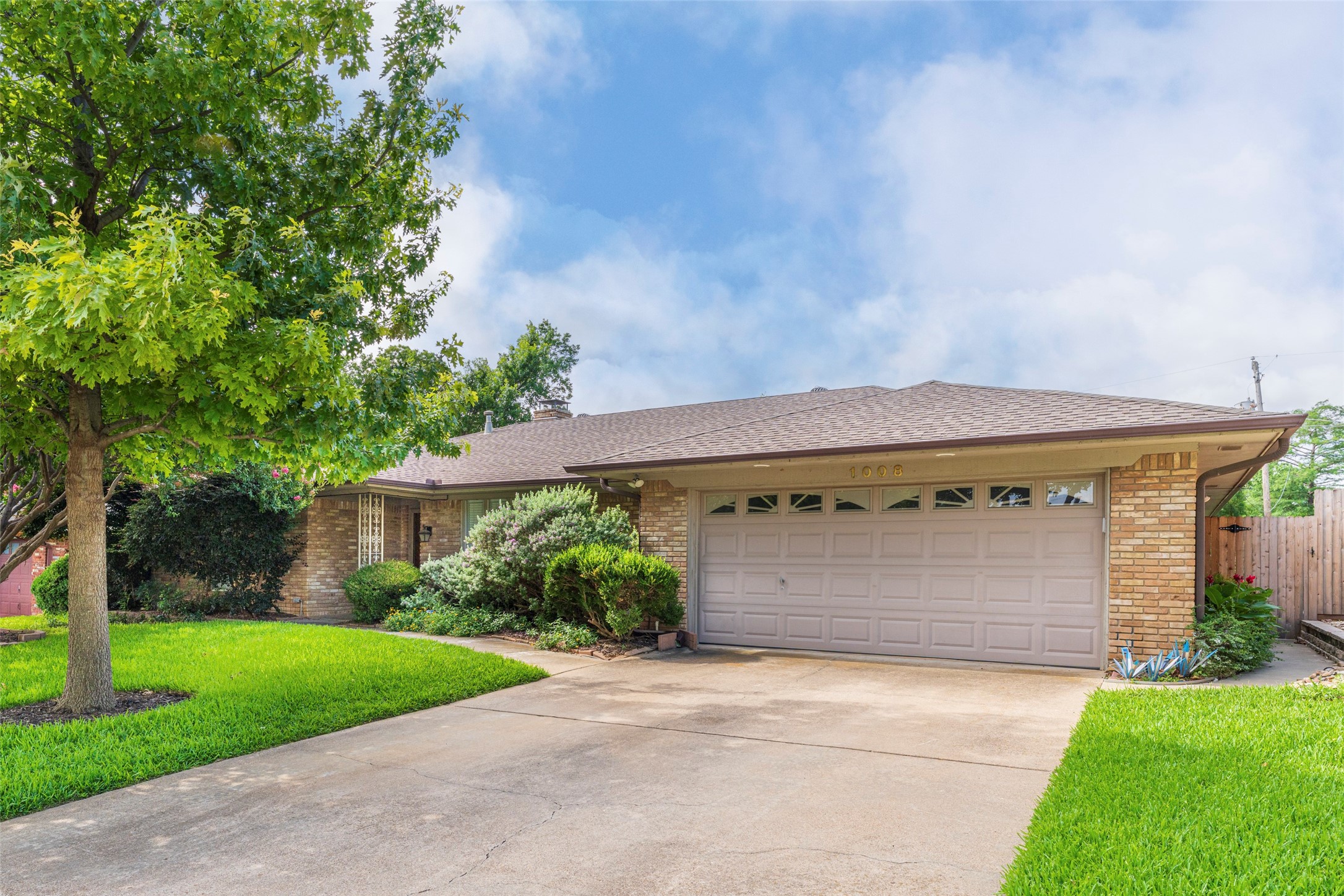 1008 Rocky Canyon Road Arlington TX 76012
