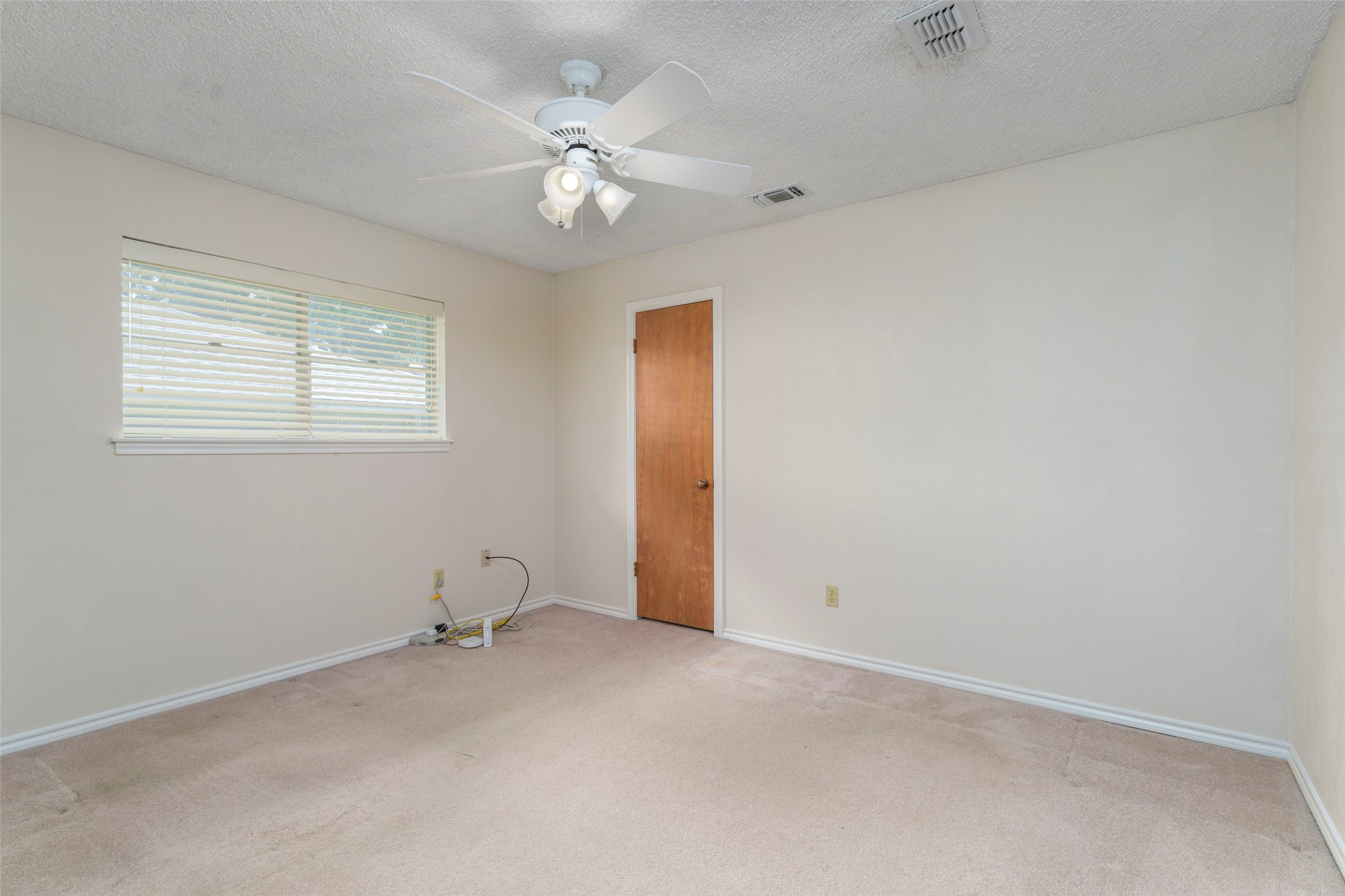 1008 Rocky Canyon Road Arlington TX 76012