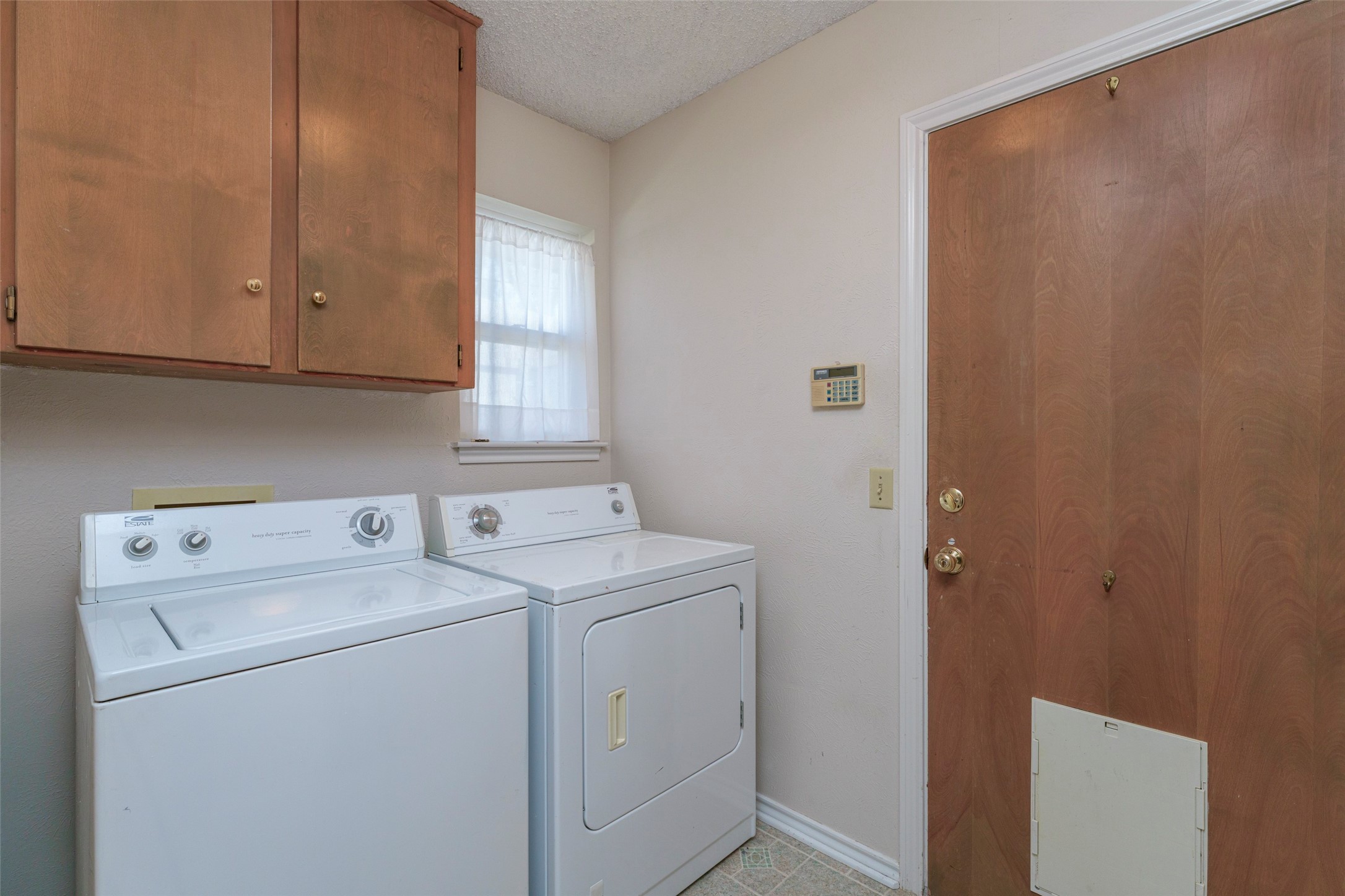 1008 Rocky Canyon Road Arlington TX 76012