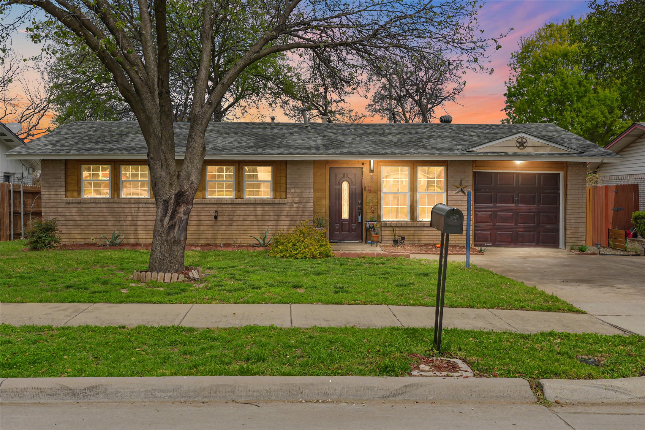 1605 E Lovers Lane Arlington TX 76010