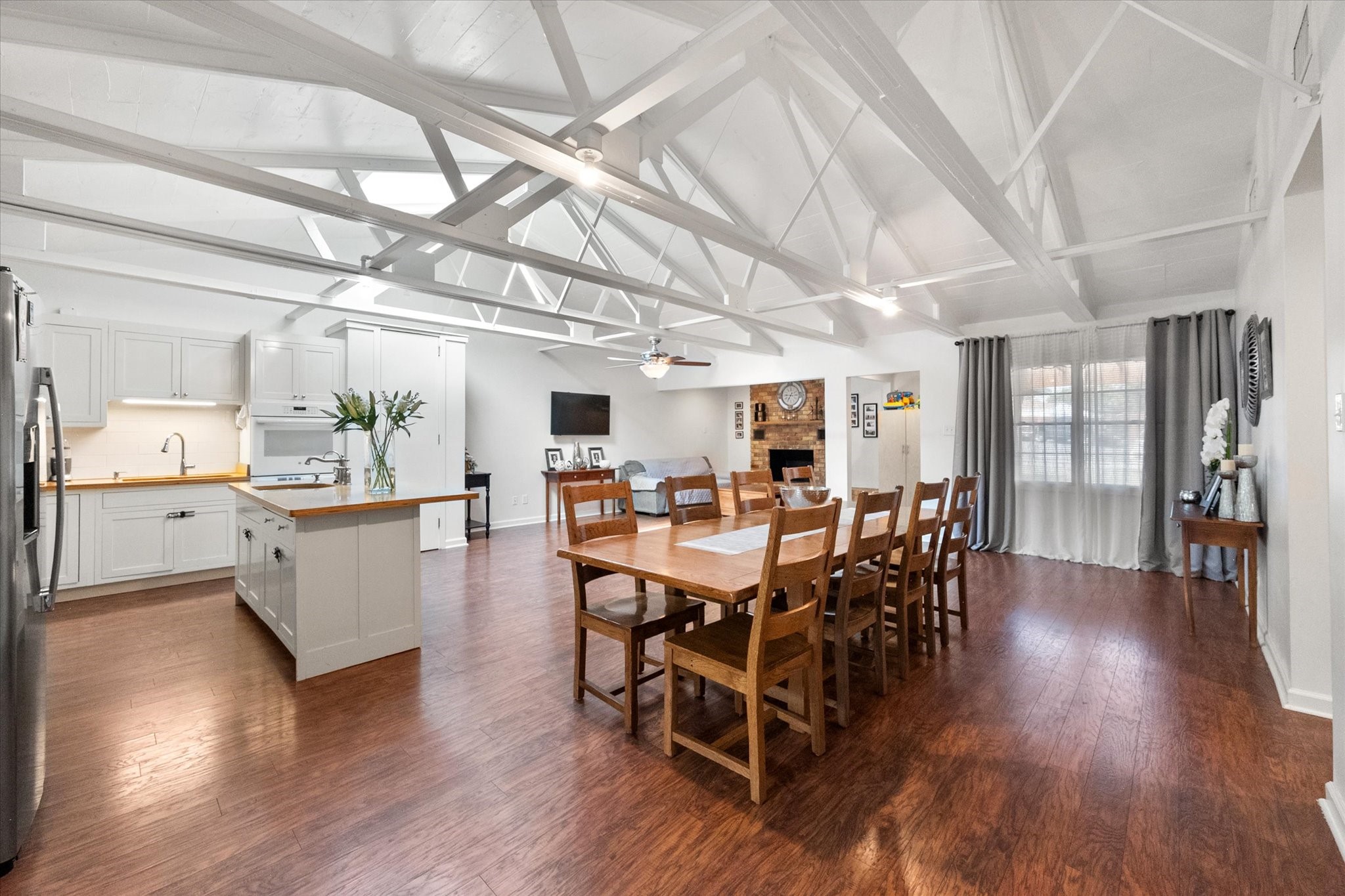 2548 Wood Valley Place Dallas TX 75211