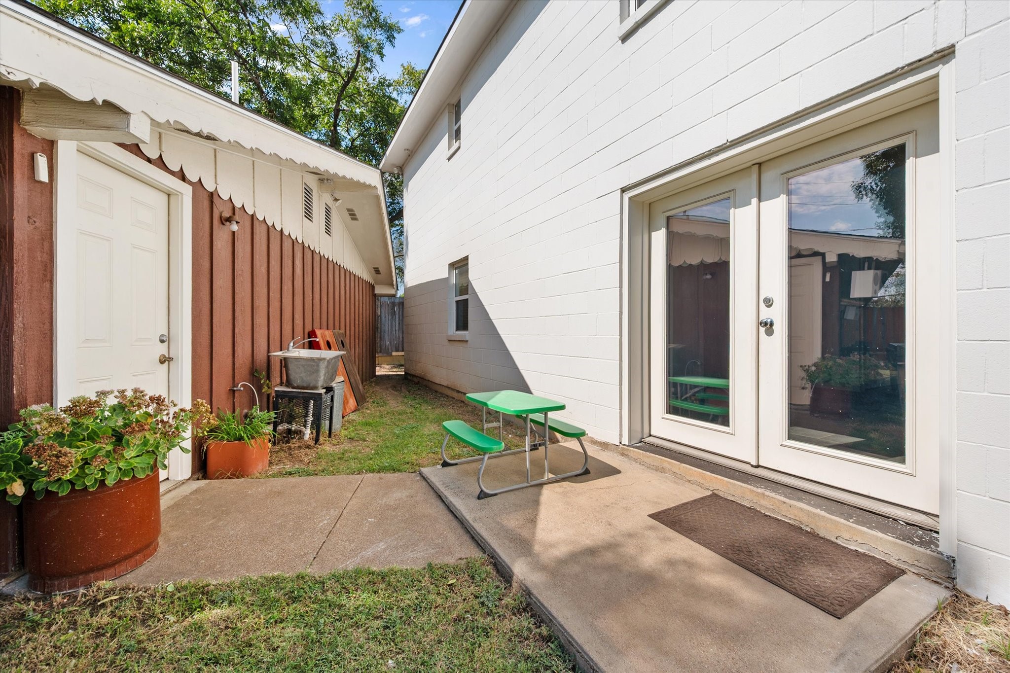 2548 Wood Valley Place Dallas TX 75211