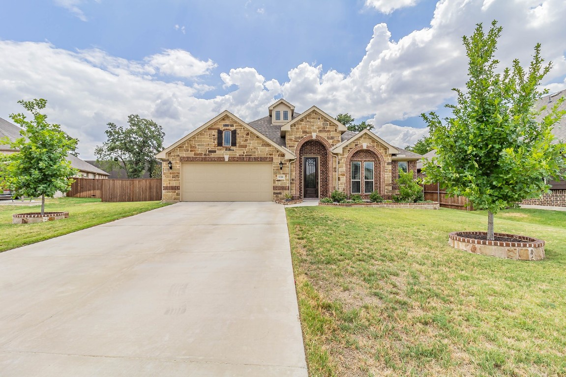 1120 English Oak Court Burleson TX 76028