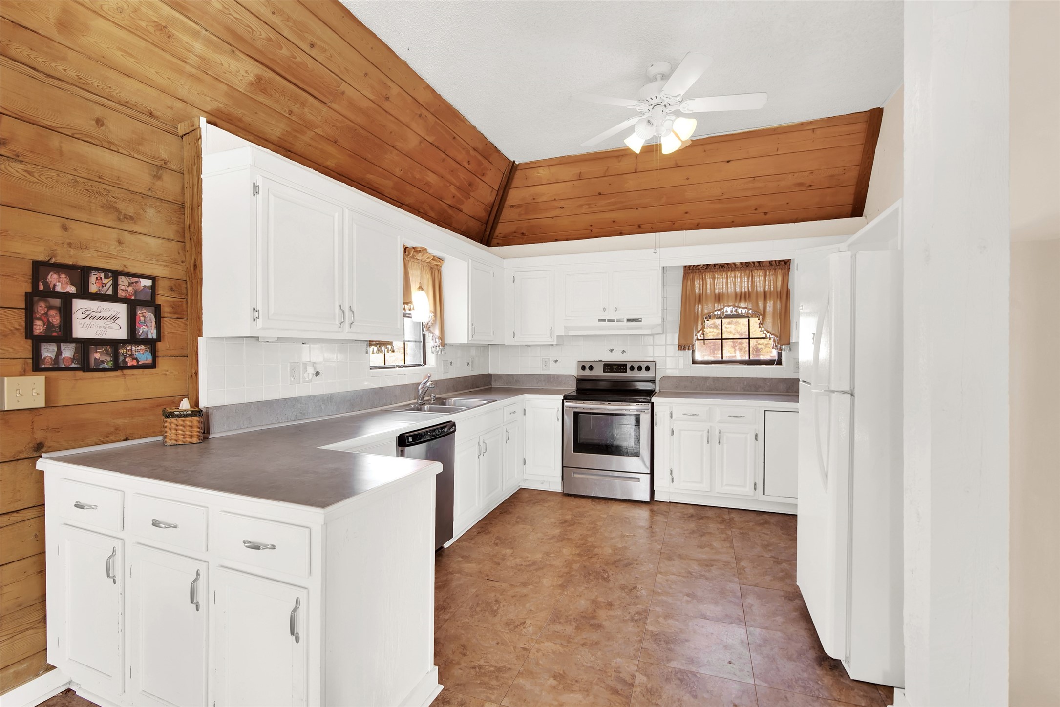 691 Bear Road Van Alstyne TX 75495