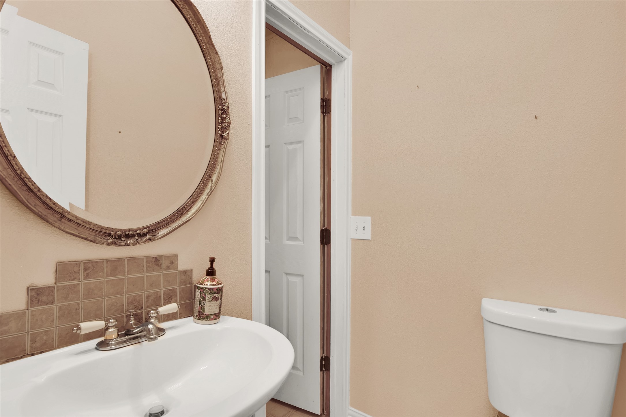 691 Bear Road Van Alstyne TX 75495