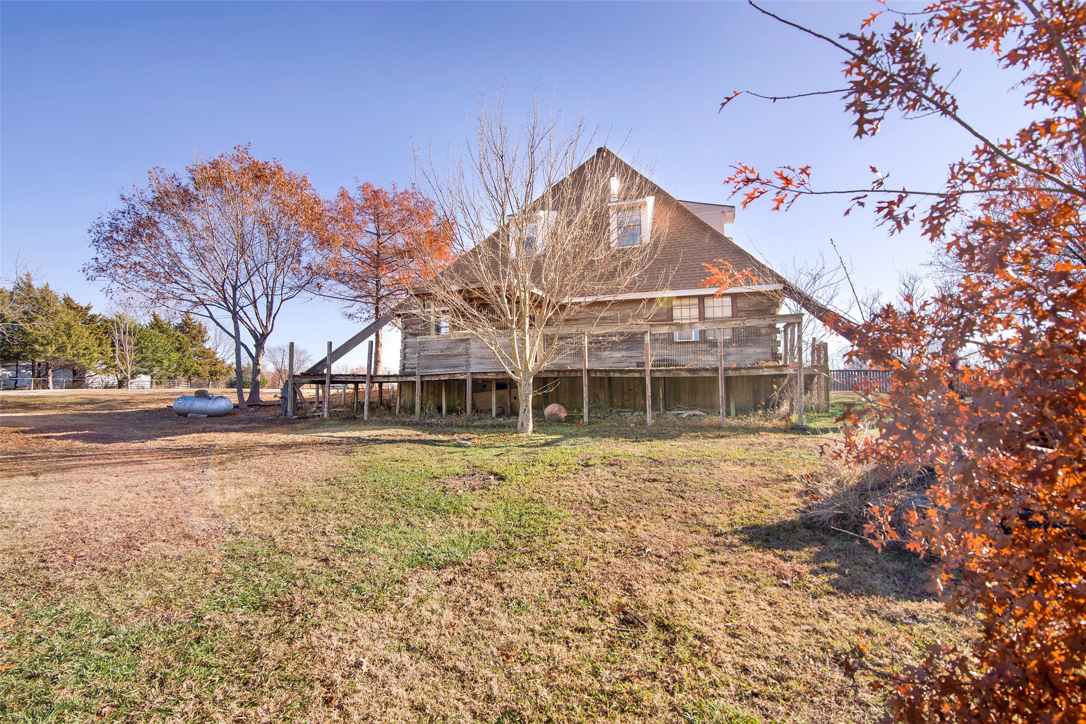 691 Bear Road Van Alstyne TX 75495