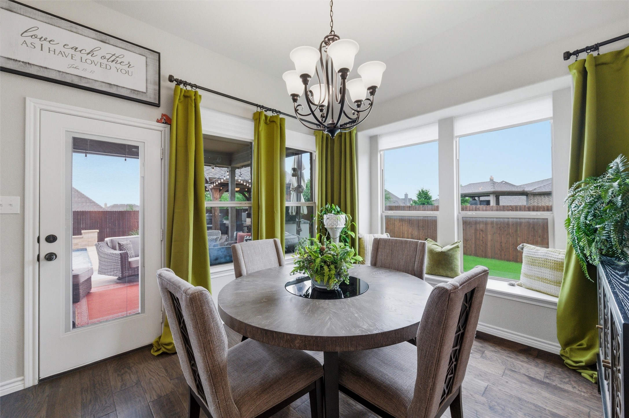 1866 Riviera Drive Waxahachie TX 75165