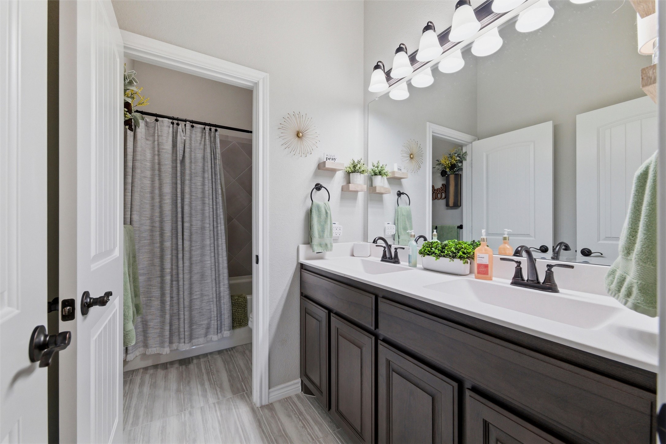 1866 Riviera Drive Waxahachie TX 75165