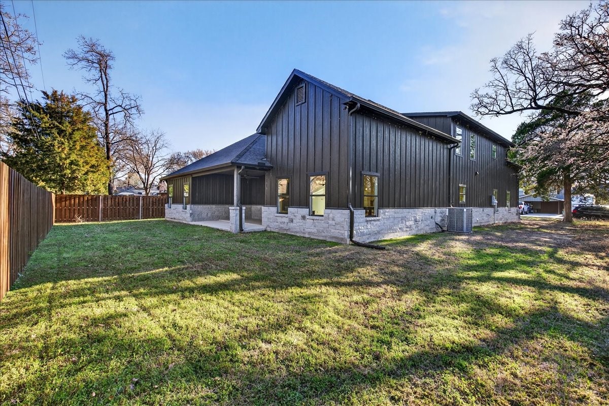 114 Castlewood Road Enchanted Oaks TX 75156