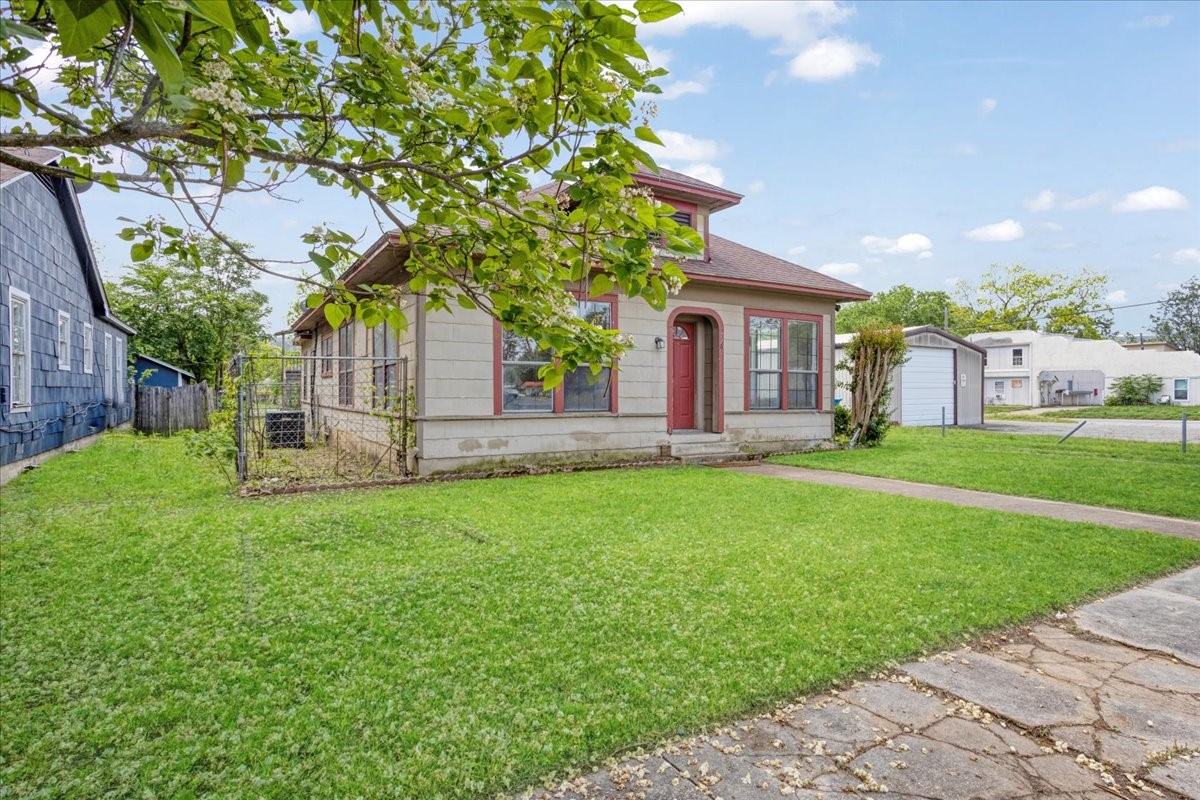 726 W Texas Denison TX 75020