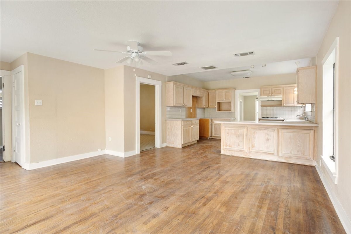 726 W Texas Denison TX 75020