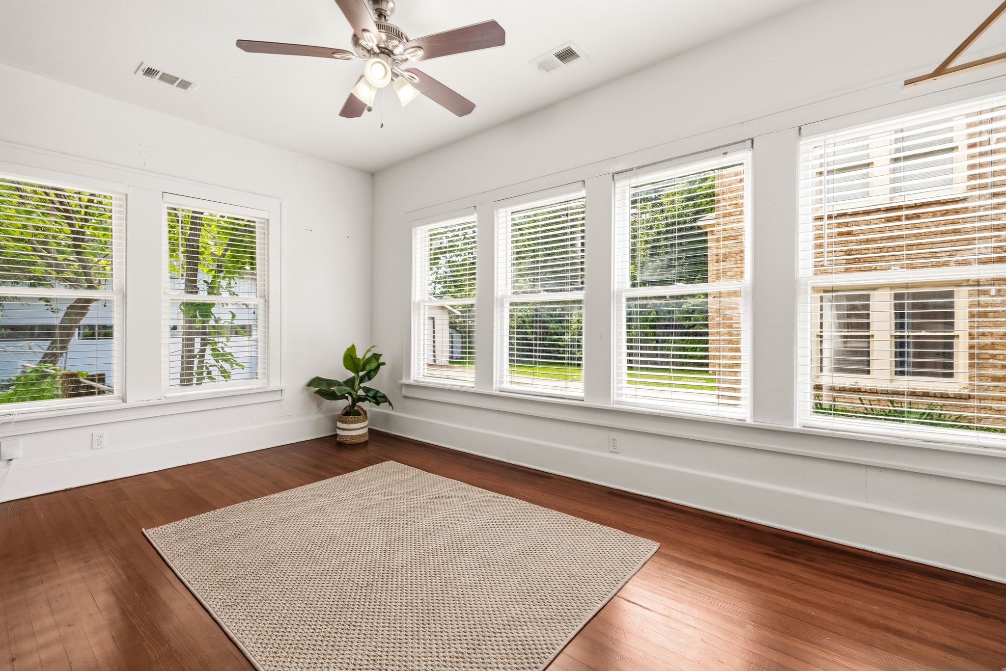 5736 Tremont Street Dallas TX 75214
