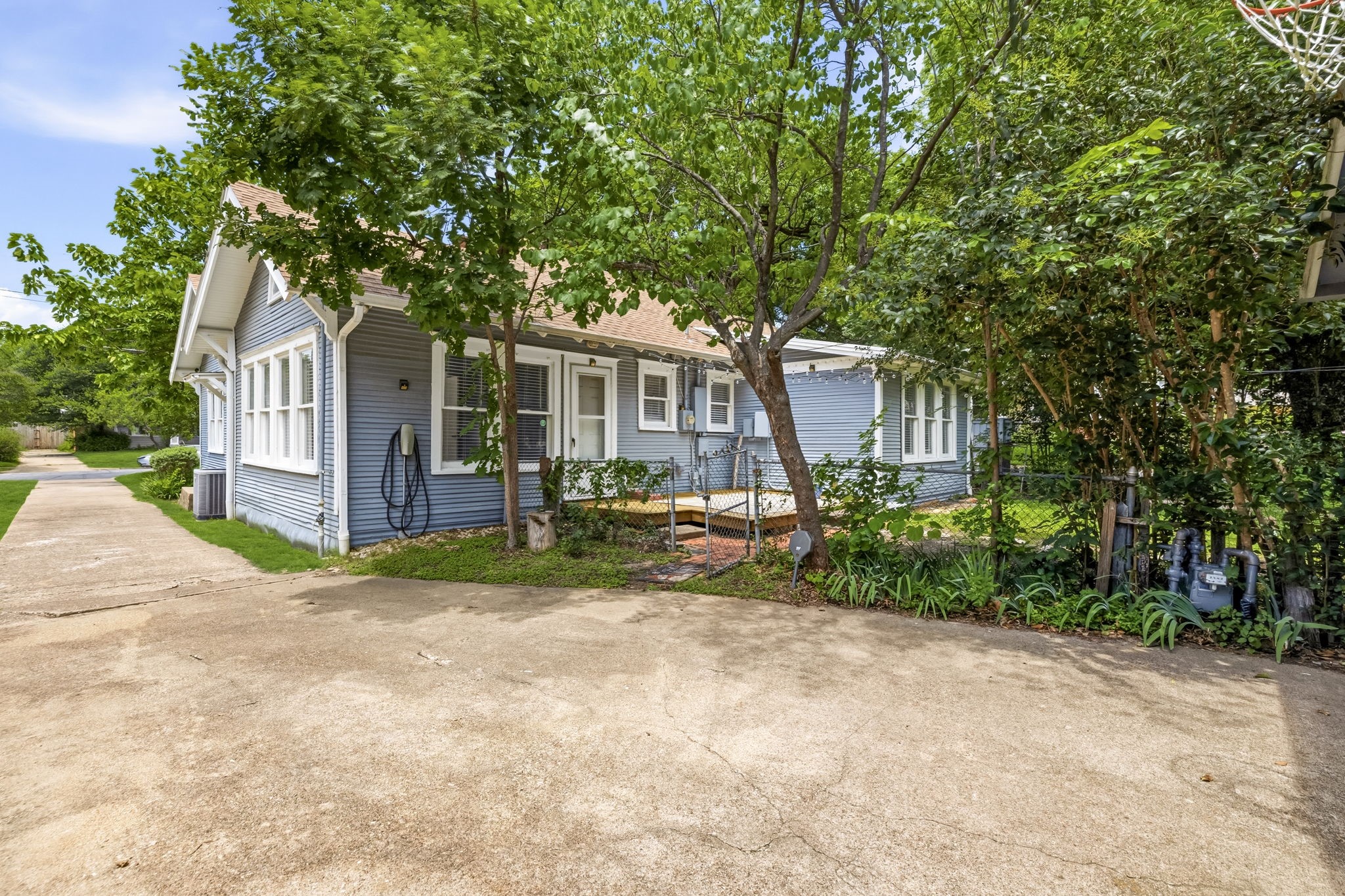 5736 Tremont Street Dallas TX 75214