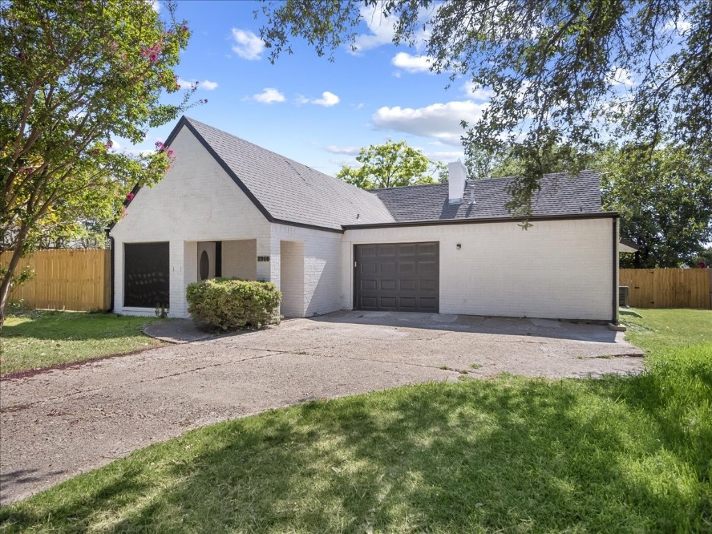 1910 Yorkstown Drive Ennis TX 75119