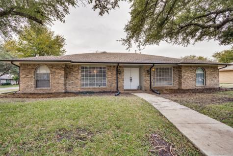 1001 Shadywood Lane Desoto TX 75115
