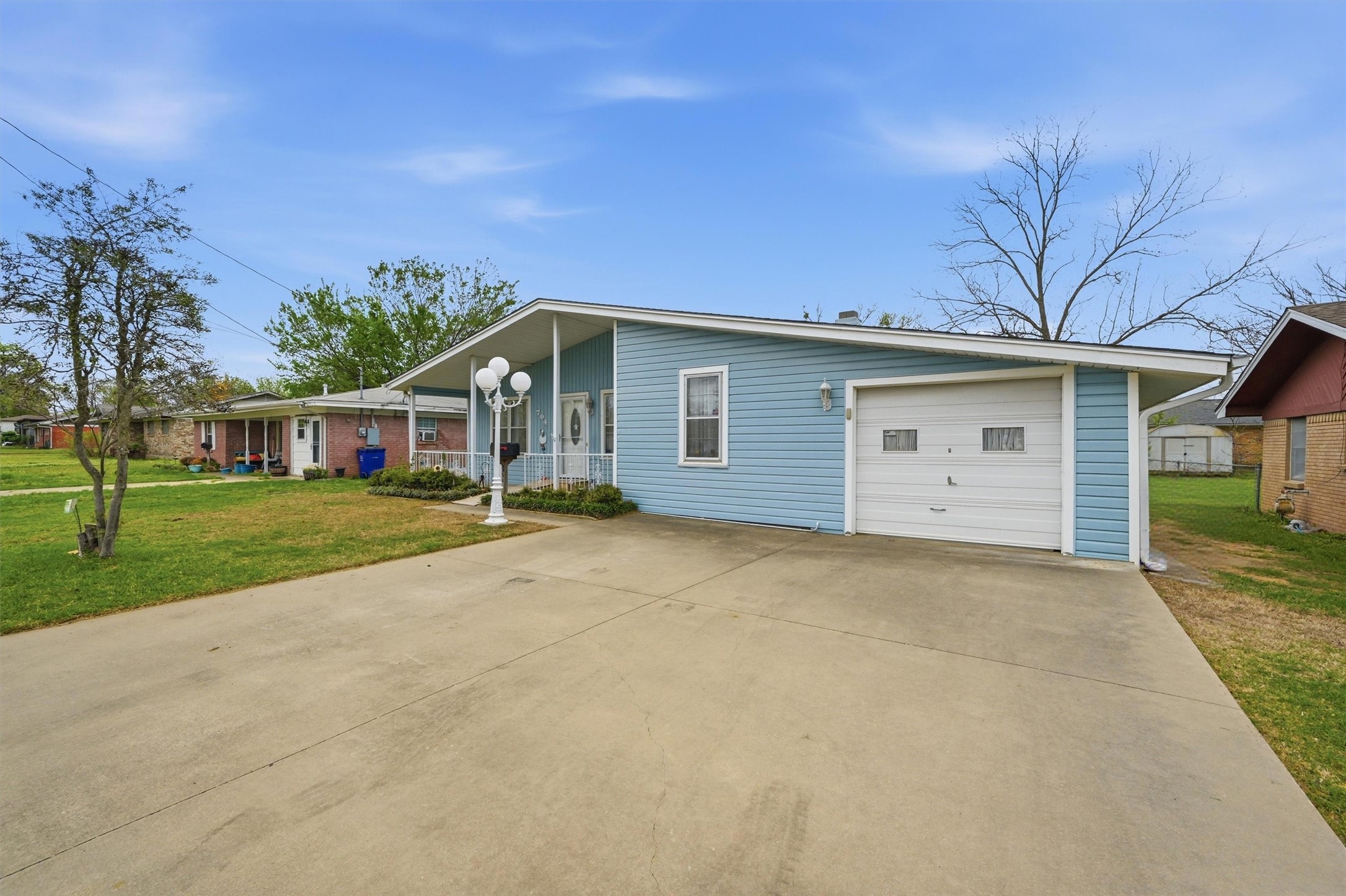 704 Abney Street Whitesboro TX 76273