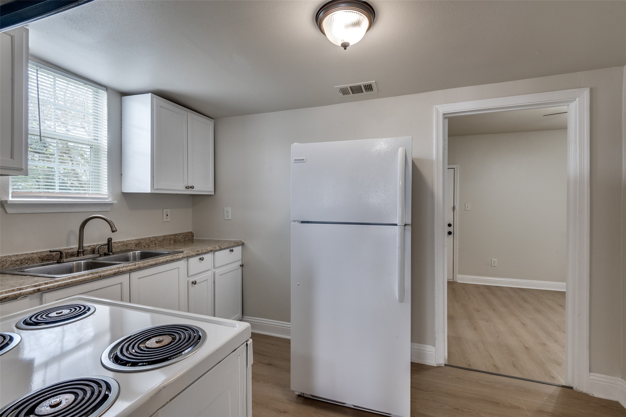 2415 Bethurum Avenue Dallas TX 75215
