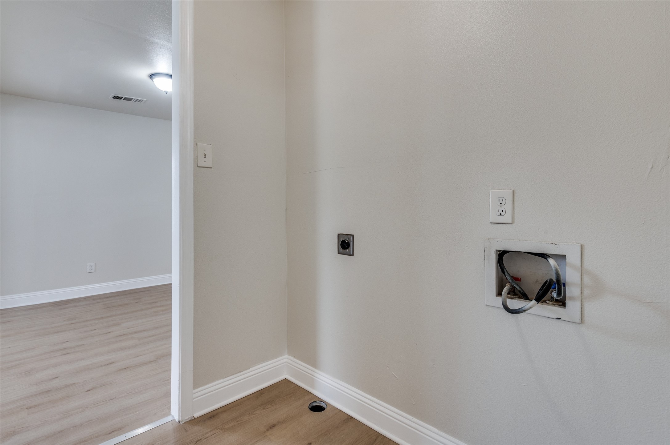 2415 Bethurum Avenue Dallas TX 75215