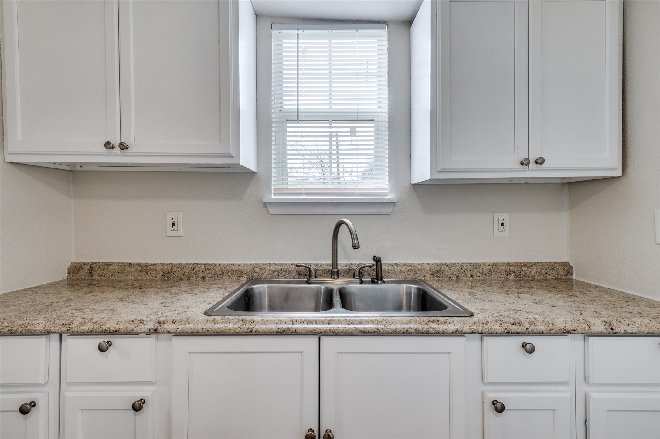 2415 Bethurum Avenue Dallas TX 75215
