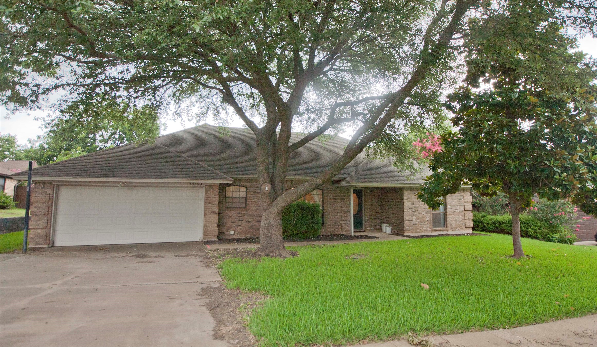 10144 Stoneleigh Drive Benbrook TX 76126