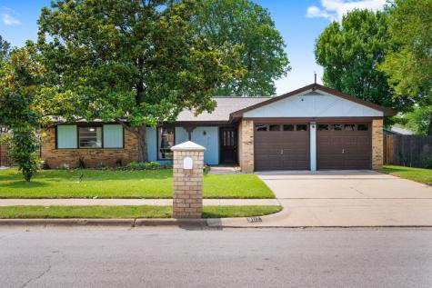 2117 Mountainview Drive Hurst TX 76054