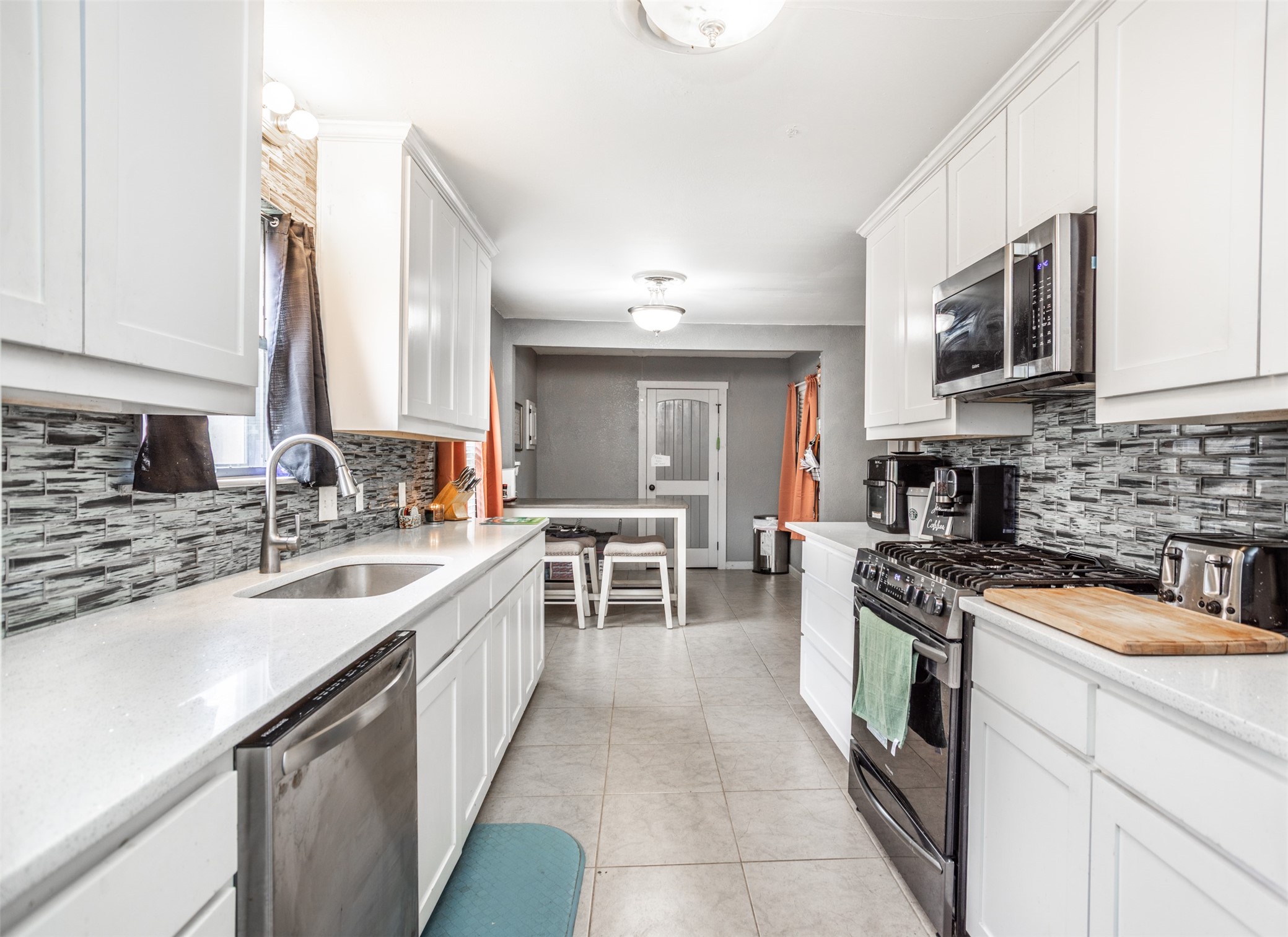 1907 Bridle Lane Gainesville TX 76240