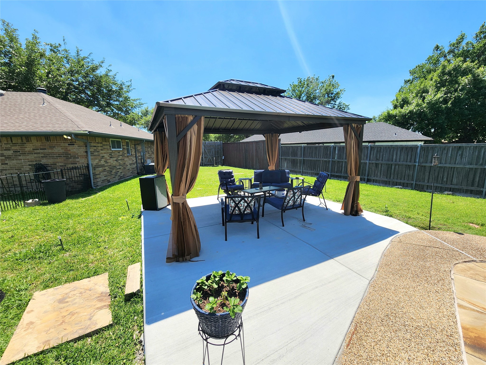 1929 Vista Oaks Drive Carrollton TX 75007