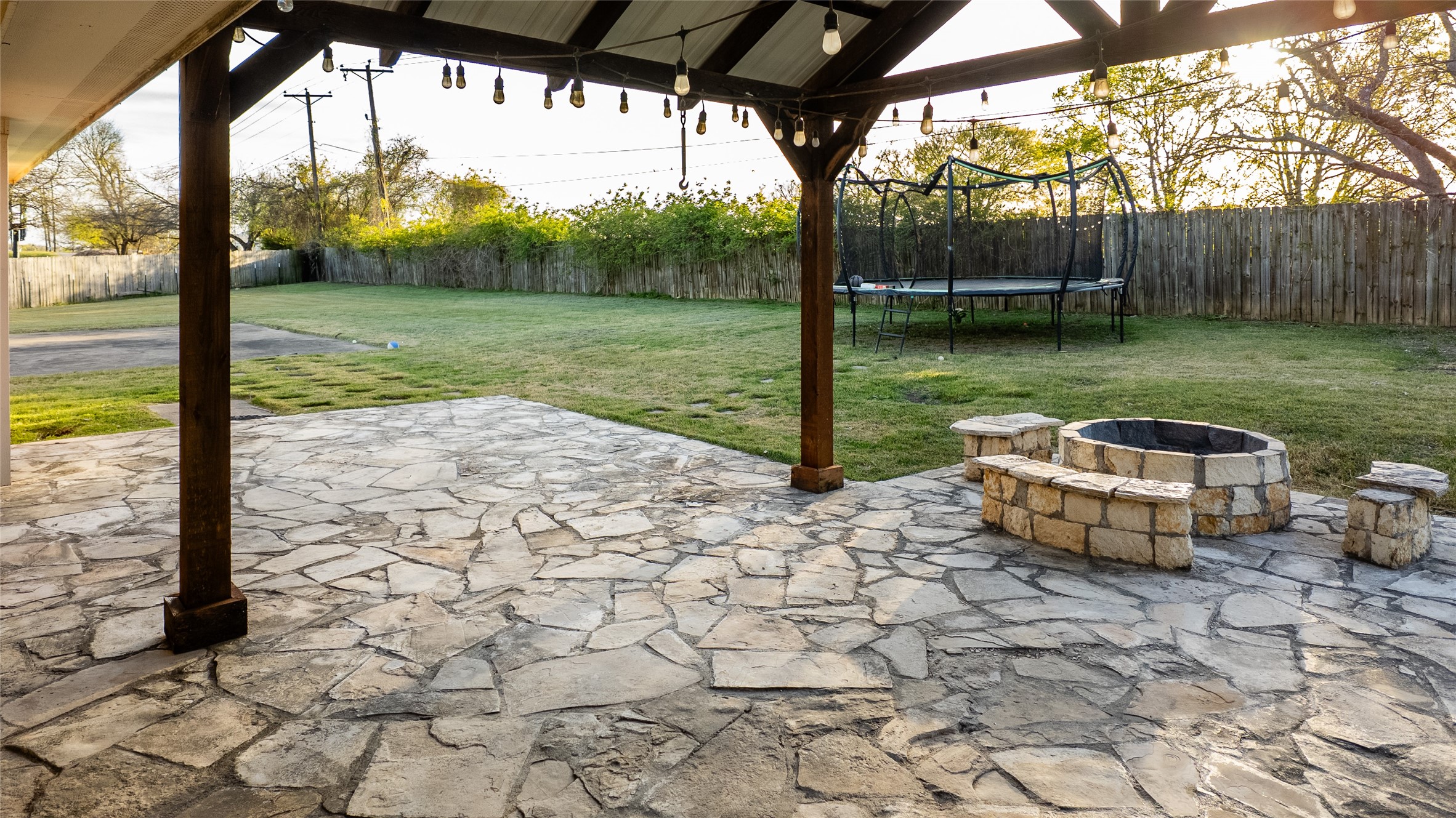 124 Topaz Circle Hewitt TX 76643