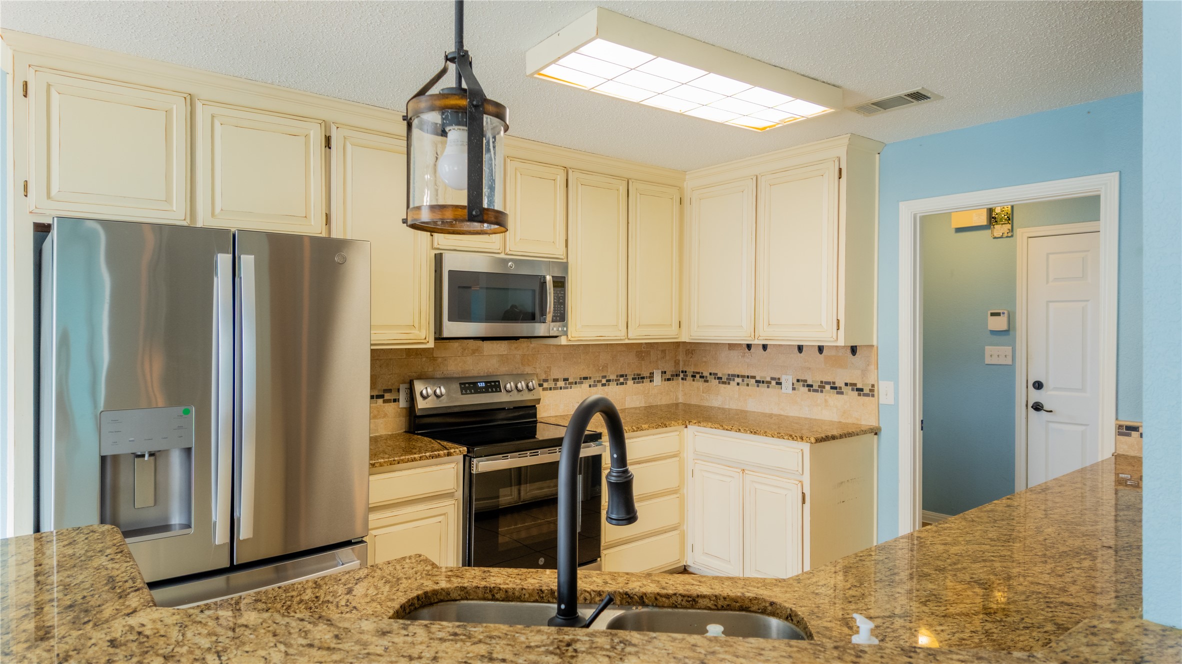 124 Topaz Circle Hewitt TX 76643