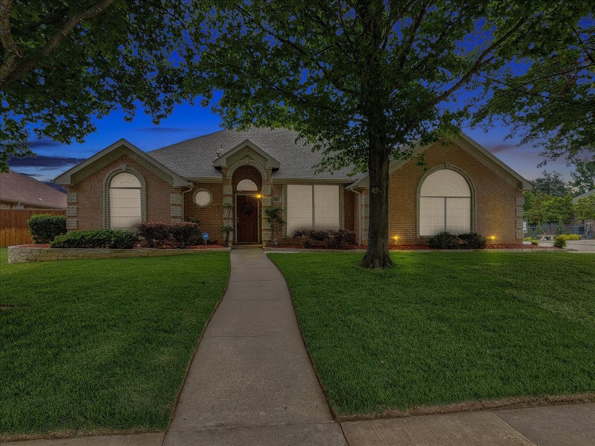 8107 Latigo Drive Arlington TX 76001