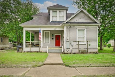 1527 W 4th Avenue Corsicana TX 75110