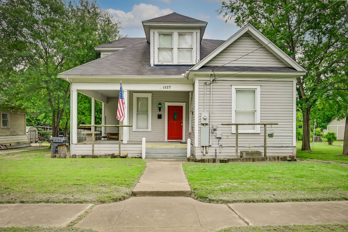 1527 W 4th Avenue Corsicana TX 75110