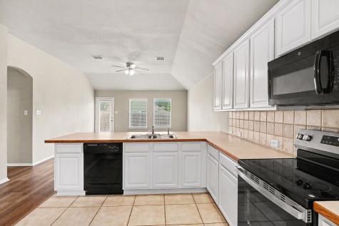 633 Horn Street Crowley TX 76036