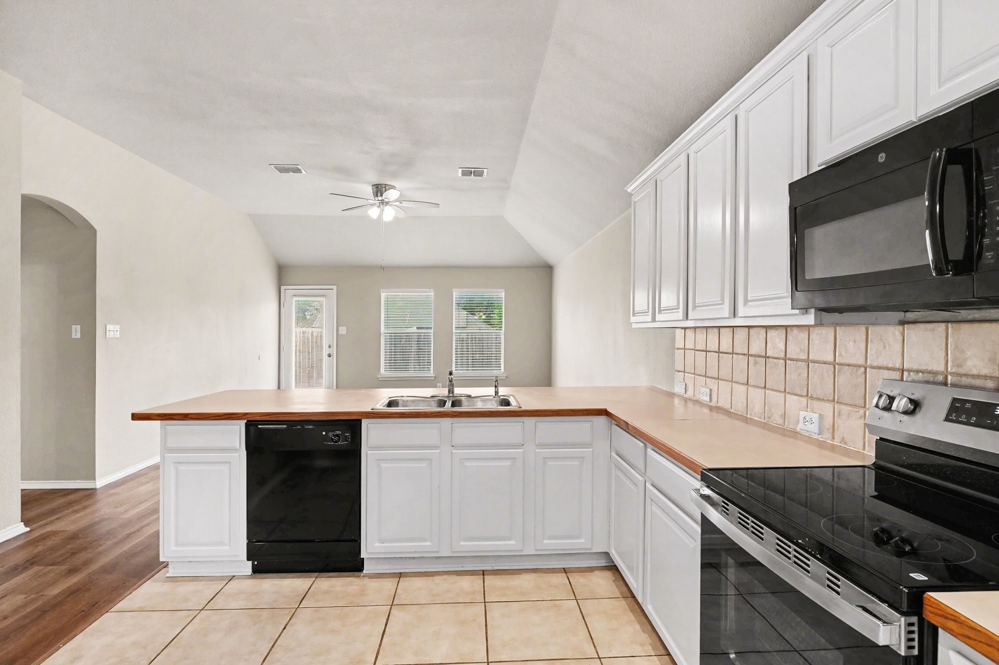 633 Horn Street Crowley TX 76036