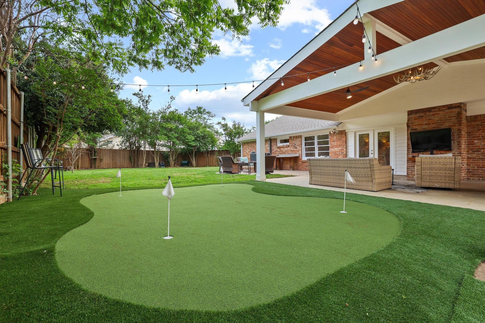10106 Crestover Circle Dallas TX 75229
