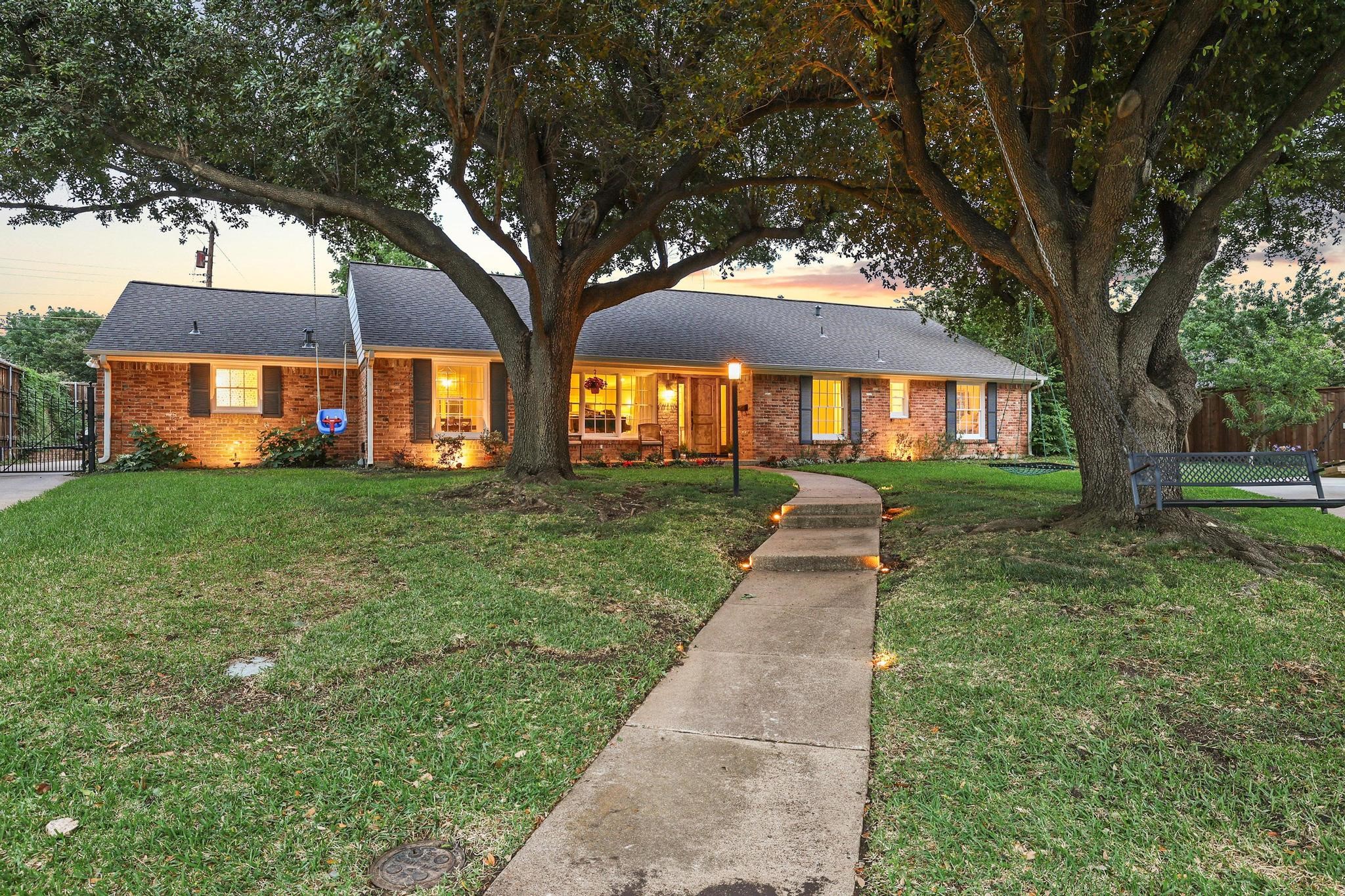 10106 Crestover Circle Dallas TX 75229