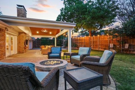 10106 Crestover Circle Dallas TX 75229
