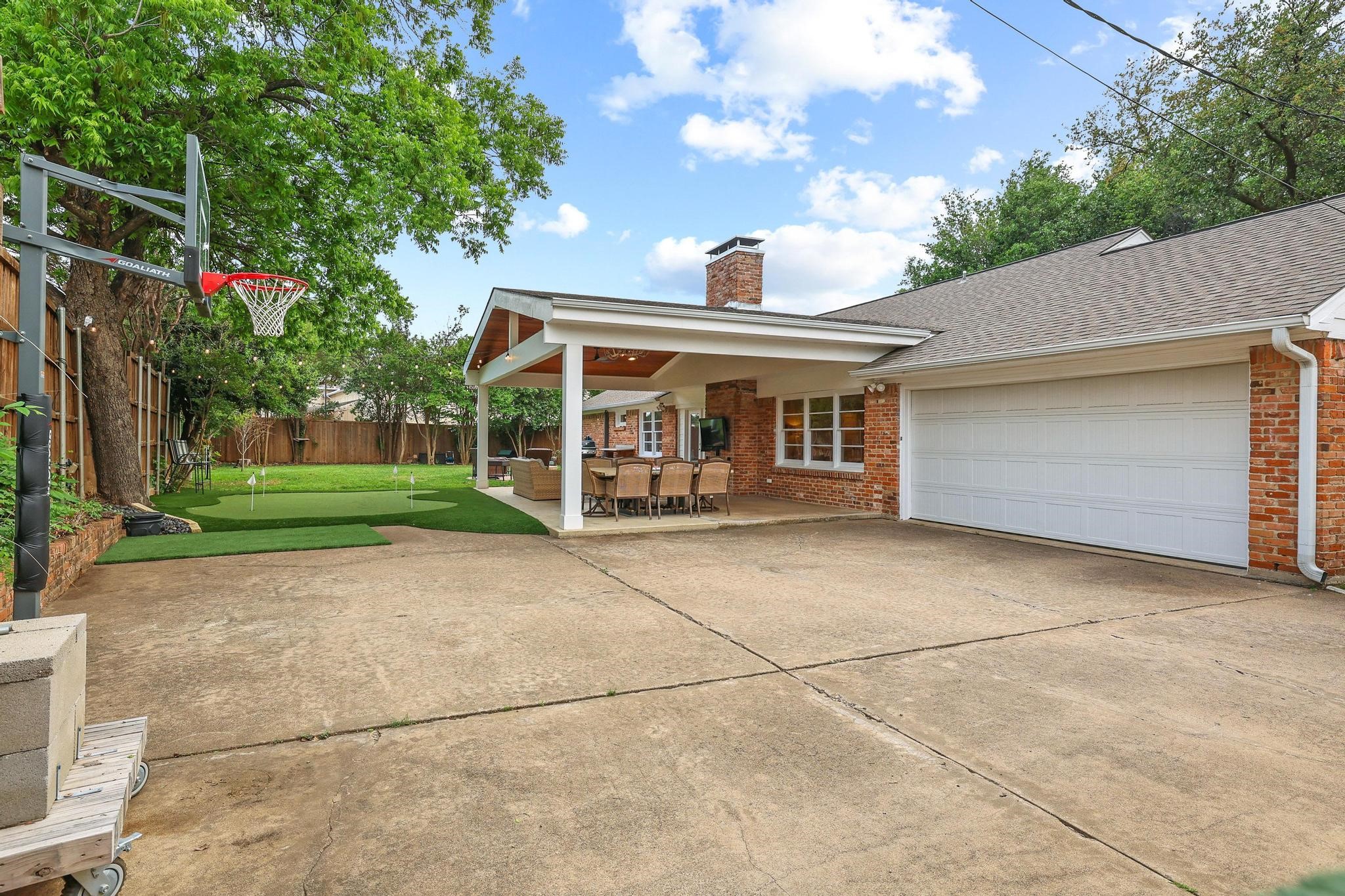 10106 Crestover Circle Dallas TX 75229