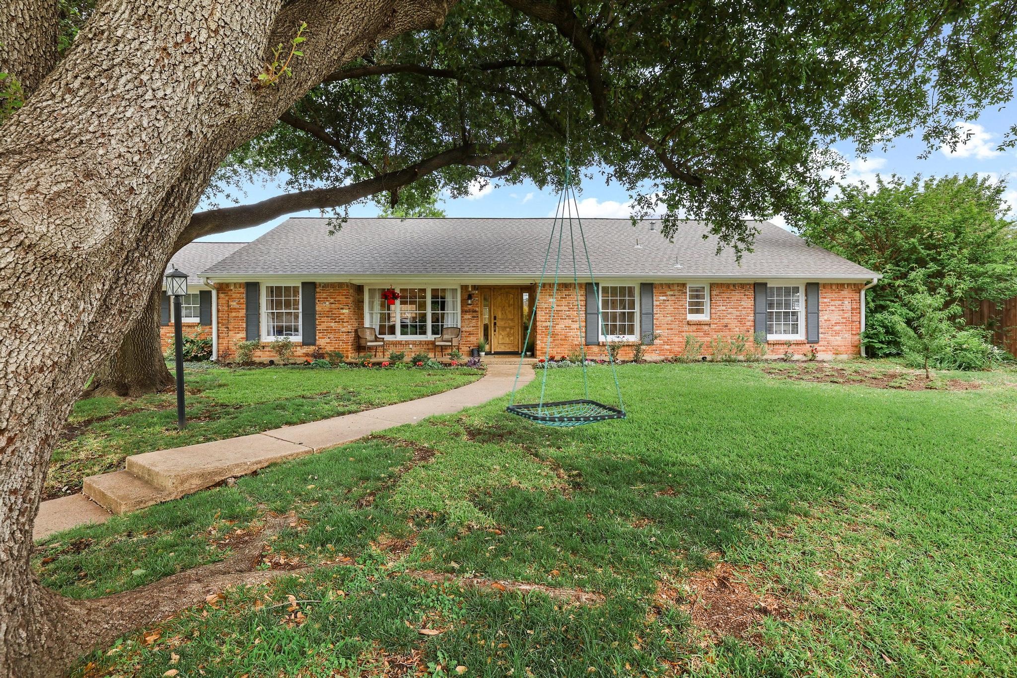 10106 Crestover Circle Dallas TX 75229