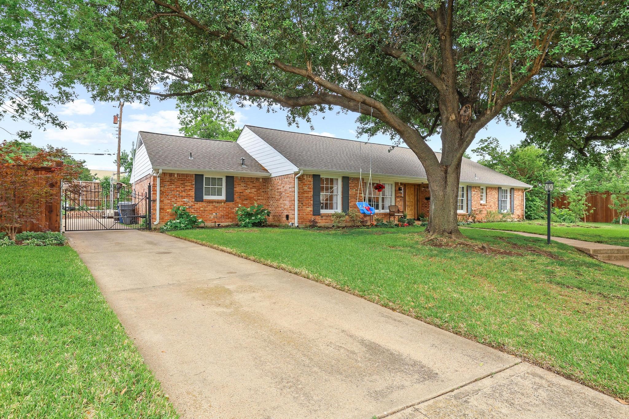 10106 Crestover Circle Dallas TX 75229