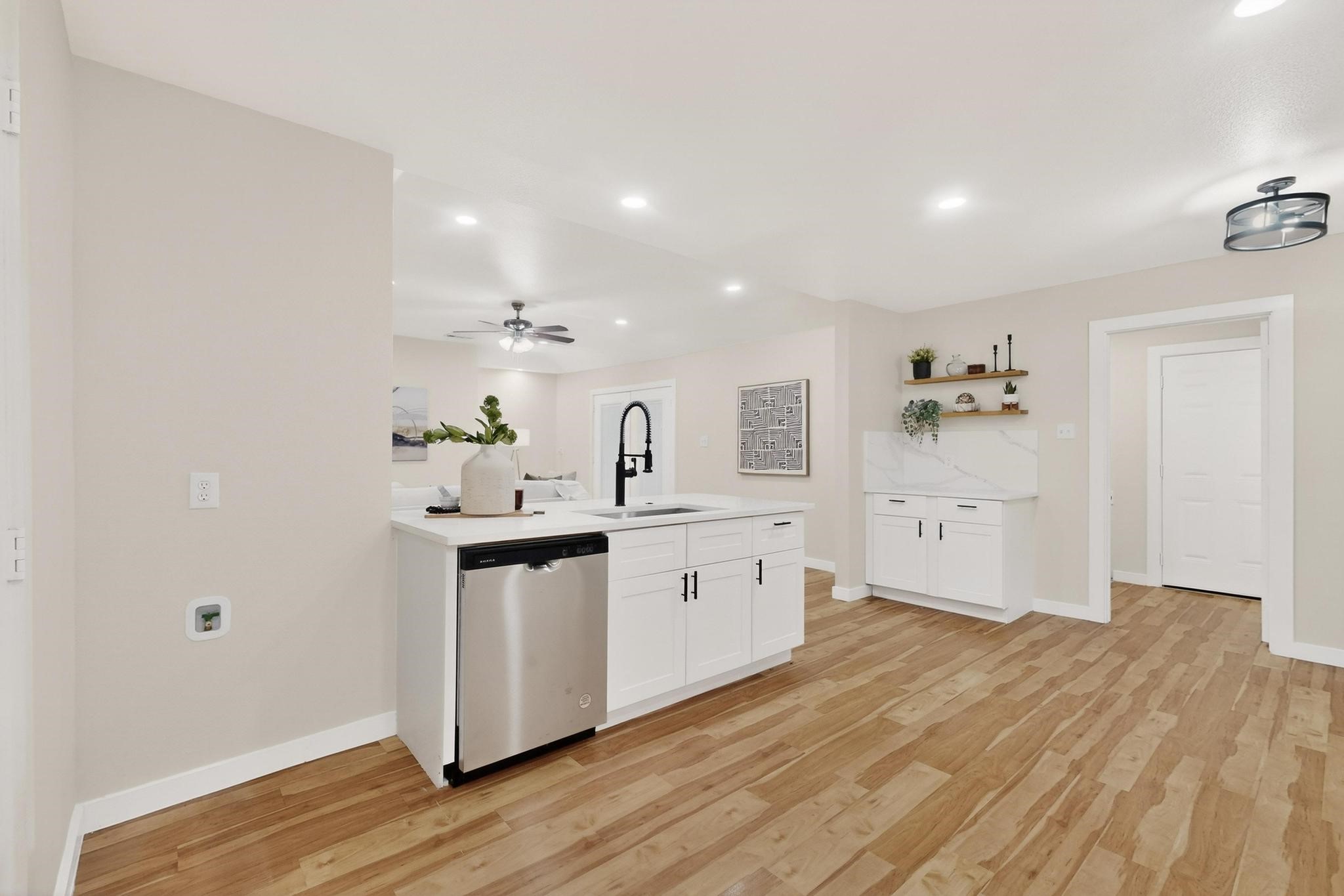 712 W Five Mile Parkway Dallas TX 75224