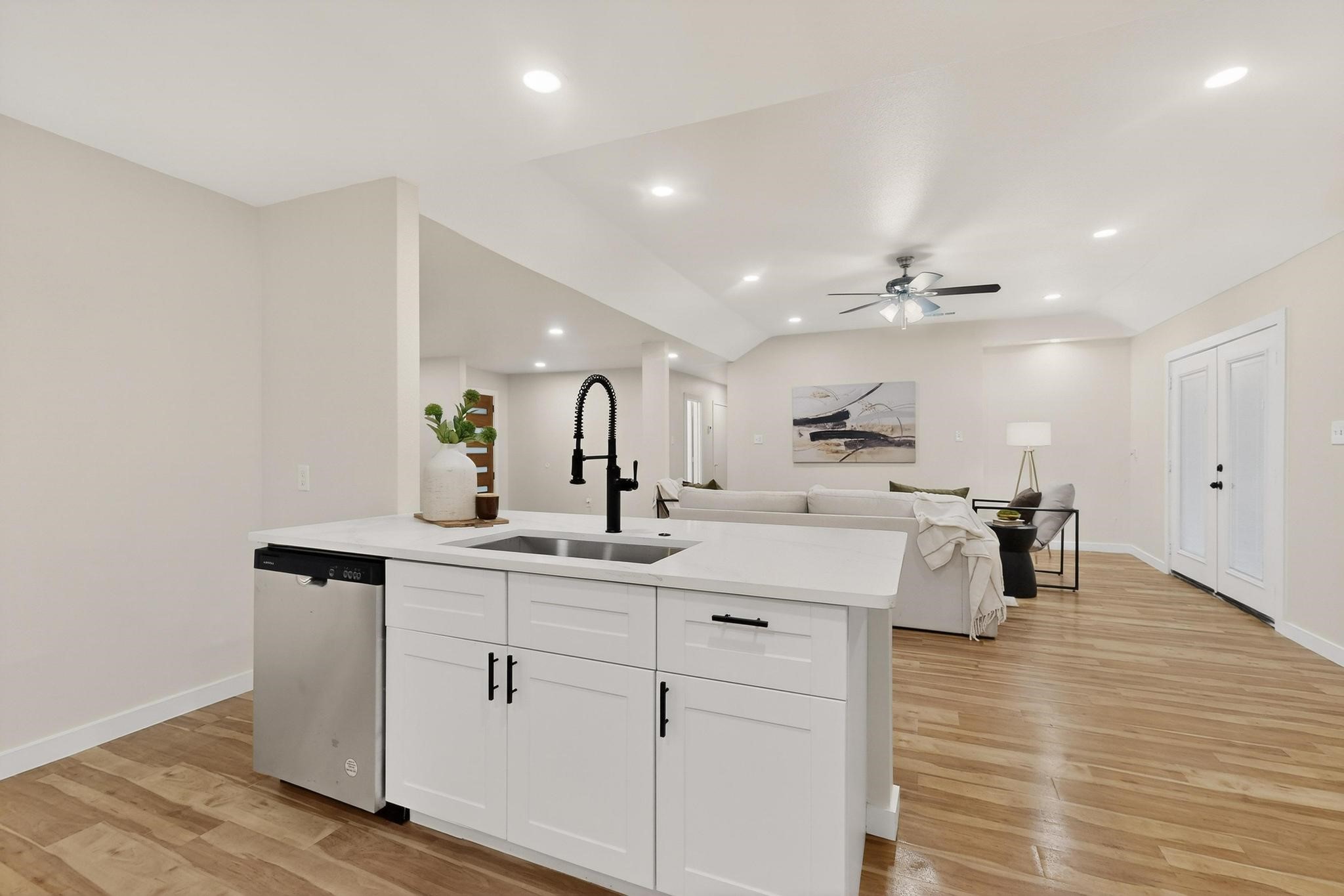 712 W Five Mile Parkway Dallas TX 75224