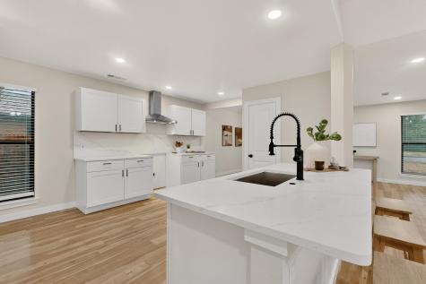 712 W Five Mile Parkway Dallas TX 75224