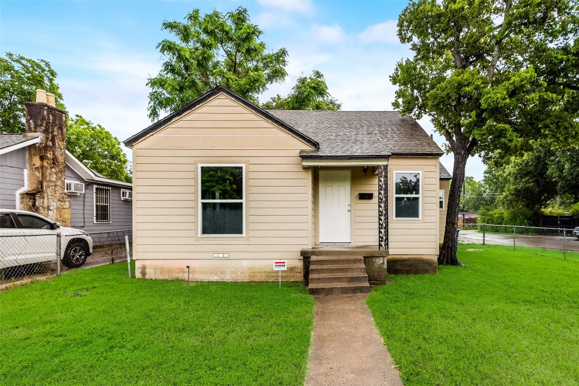 923 Hartsdale Drive Dallas TX 75211