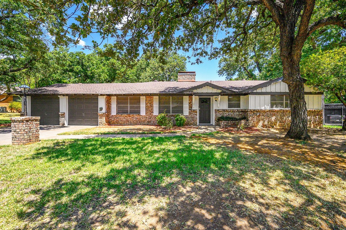 512 Caduceus Lane Hurst TX 76053